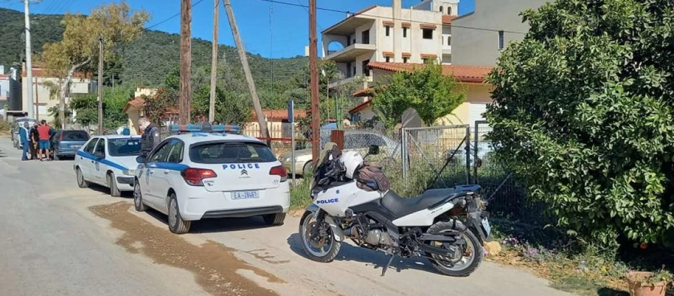 Δολοφονία στα Γλυκά Νερά: Η στιγμή που ΕΚΑΒ & Αστυνομία σπεύδουν στο σημείο της τραγωδίας (βίντεο)